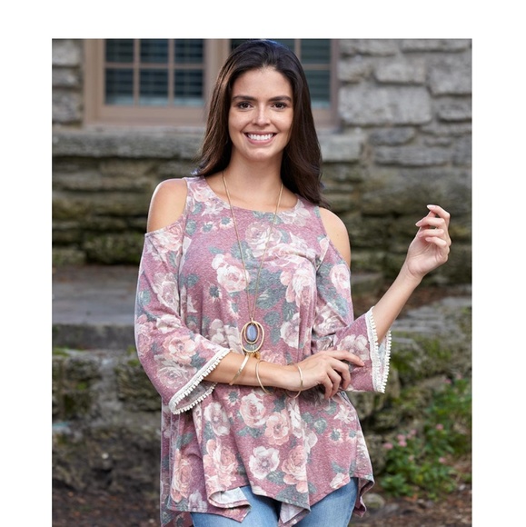 amella & Joe Tops - NWT BRAND NEW FLORAL PRINT TOP